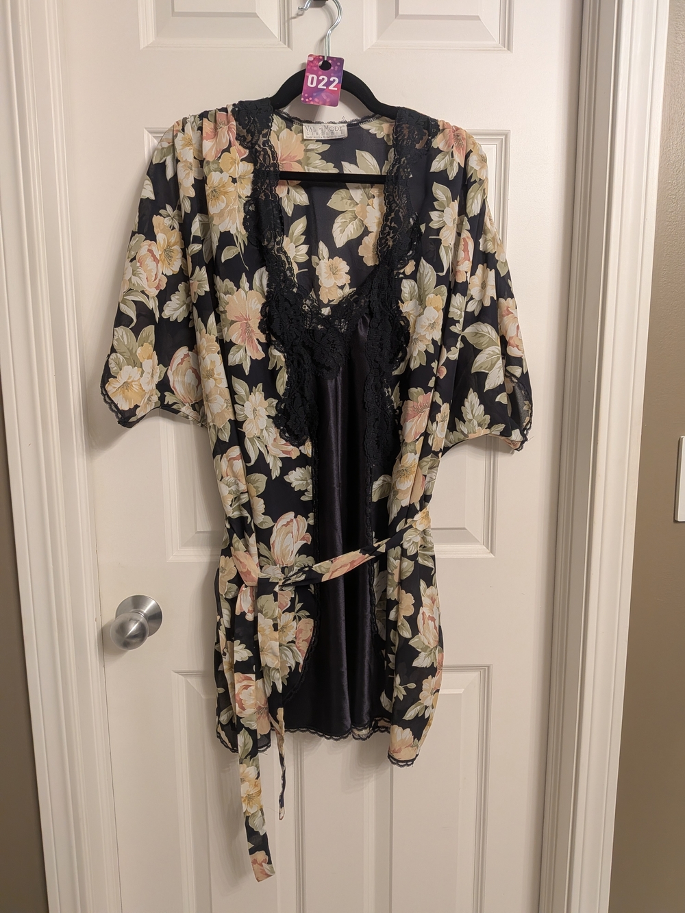Vintage Floral Lace-Trim Satin Chemise & Robe Set - Black Floral